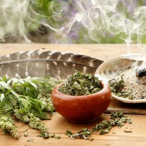 Räucherkurs Online: Spezialausbildung über Räuchern mit Kräutern behewa AdobeStock_