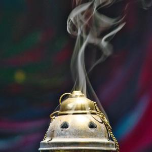 Räuchern in Ayurveda, Tibet, Japan, Arabien - Seminar & Kurs Online, alles über Räuchern lernen bei BaBlü