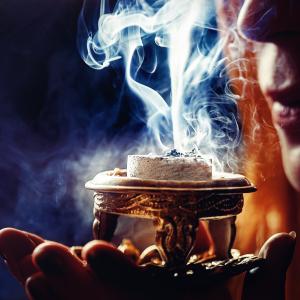 Räuchern Rituale in Ayurveda, Tibet, Japan, Arabien - Seminar & Kurs Online über Räuchern_AdobeStock_jozefklopacka