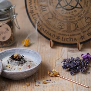 Jahreskreisfeste von Imbolc bis Jul (Yule) - Räuchern & Rituale erfahren und lernen - in der Räucher Ausbildung & im Kurs bei BaBlü Online; Foto: AdobeStock