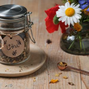 Räuchern zum Jahreskreisfest Litha nach TEM - Räucher-Rituale mit heimischen Pflanzen - lernen in der Ausbildung und im Kurs in der BaBlü Akademie Online. Foto: Adobe-Stock
