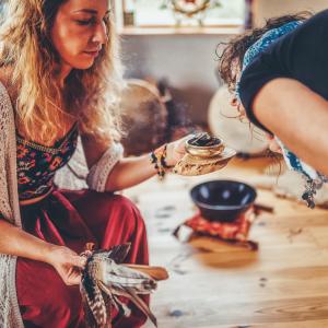 Rituale mit persönlich und individuell erstellten Räuchermischungen - jetzt als Kurs und Seminar lernen bei BaBlü in Graz und Online