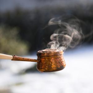 Räuchermischungen selbst herstellen - Rezepte, Ideen, Zutaten, Pflanzen, Blüten, Hölzer, Harze - dies und mehr lernst du im Onlinekurs "Räuchermischungen komponieren und herstellen" in der BaBlü Akademie Online - Foto: AdobeStock