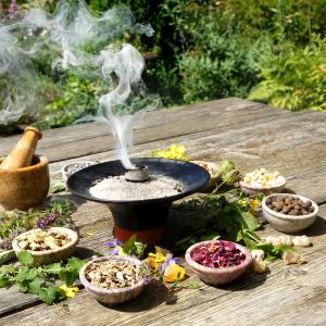 Räuchern lernen - alte Traditionen wieder beleben! Das ist das Ziel der Räucher Ausbildung bei BaBlü Räuchern lernen - alte Traditionen wieder beleben! Das ist das Ziel der Räucher Ausbildung bei BaBlü