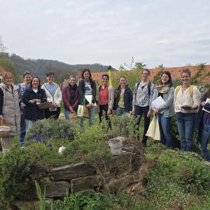 Dipl. Kräuterfachfrau/mann Graz Lehrausgang Botanik April 26 Dipl. Kräuterfachfrau/mann Graz Lehrausgang Botanik April 26